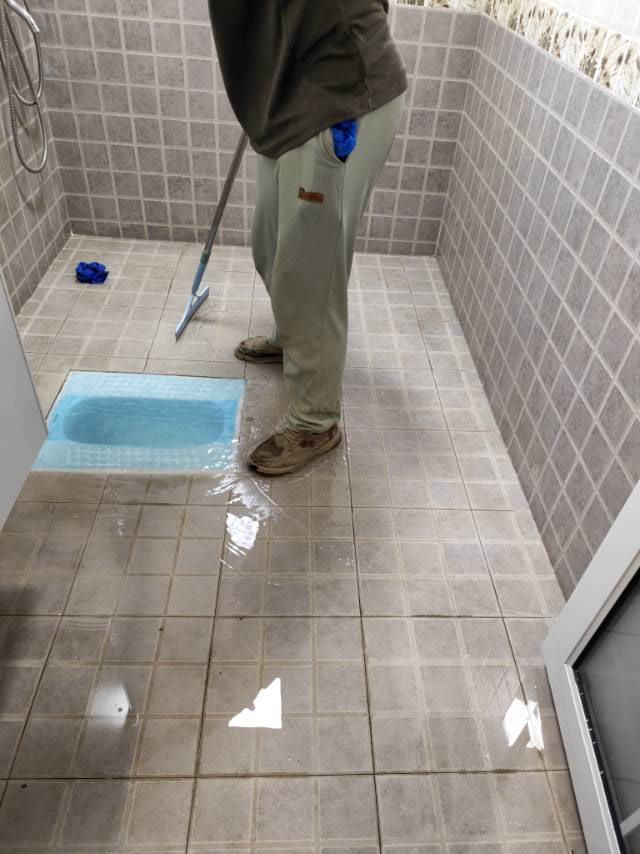 朝阳时代西锦免砸砖防水处理