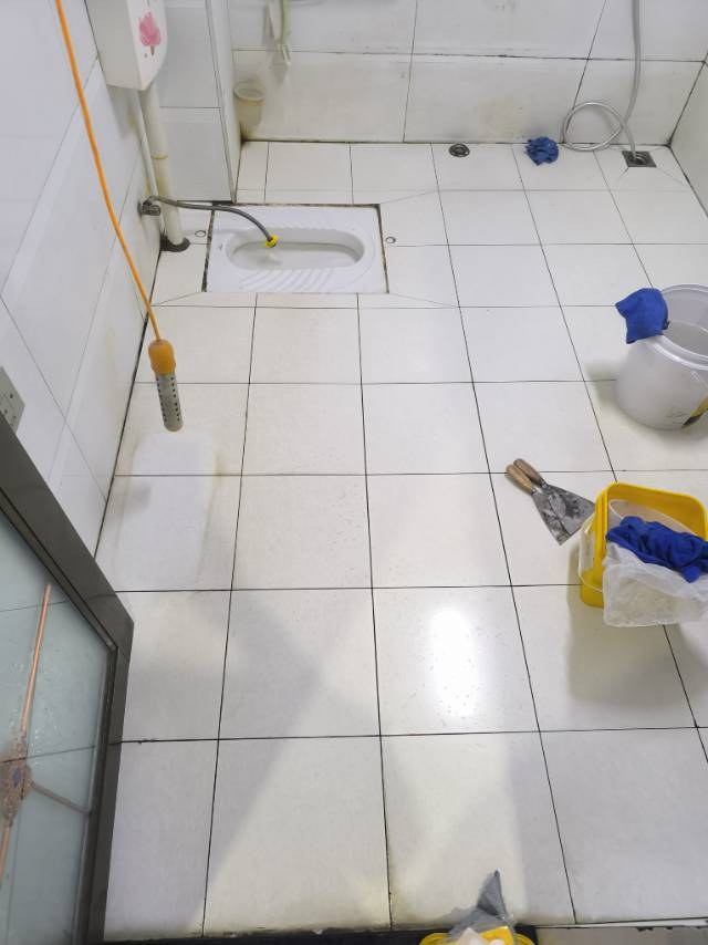 成华区卫生间维修：防水施工后步骤留档：卫生间地面现场状态