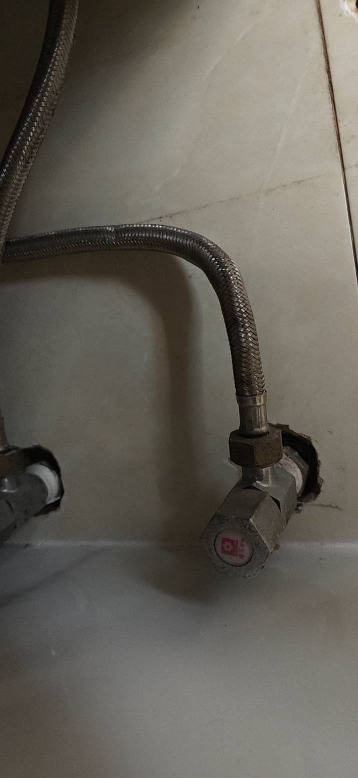 东立国际广场:给水连接件检查