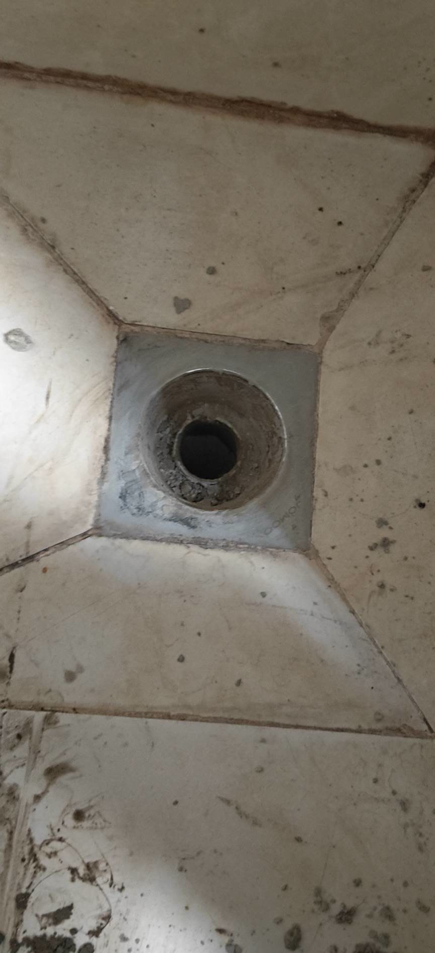 东立国际广场:地漏处理后状态
