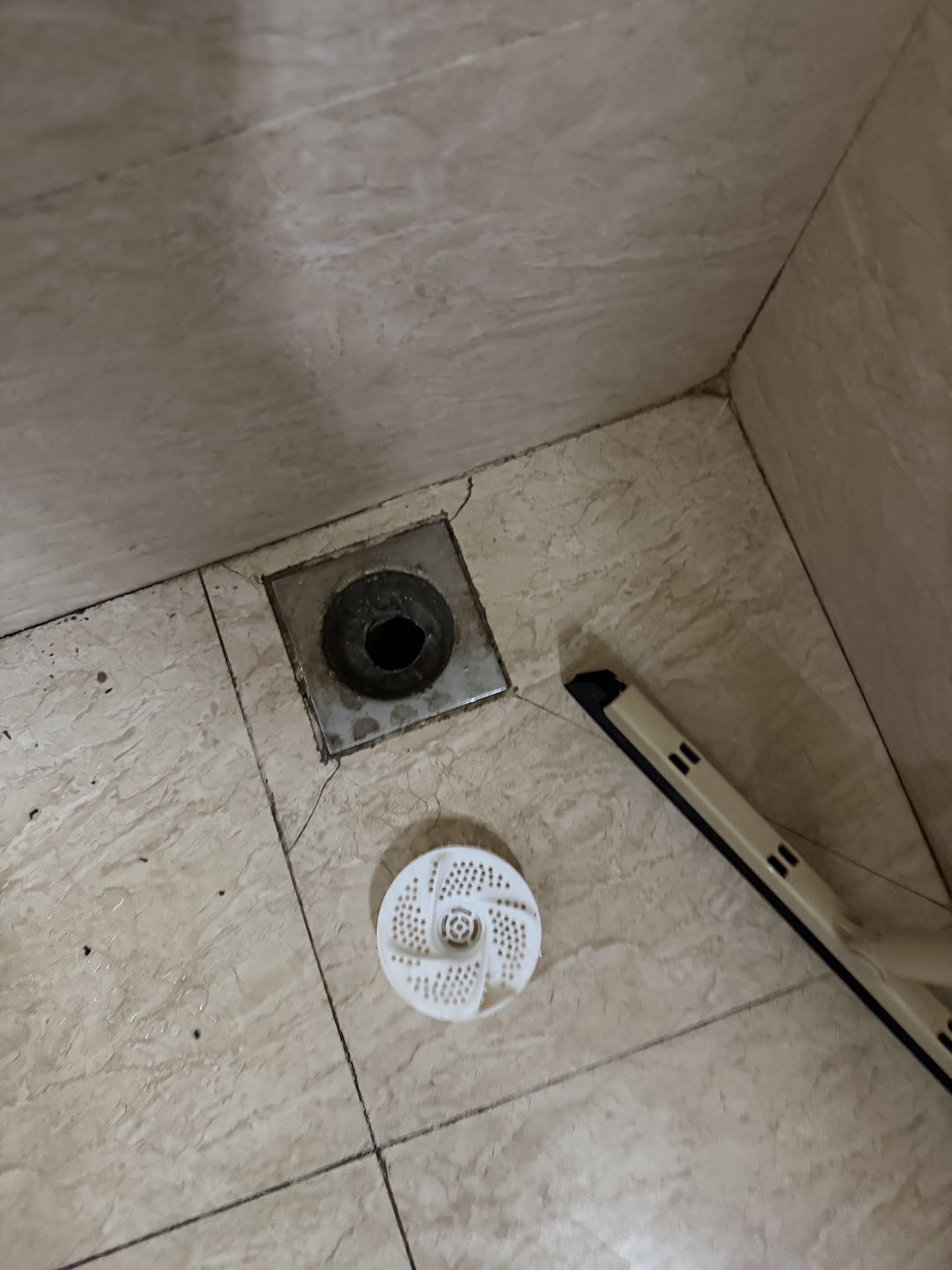 金科一城:地漏连接检查