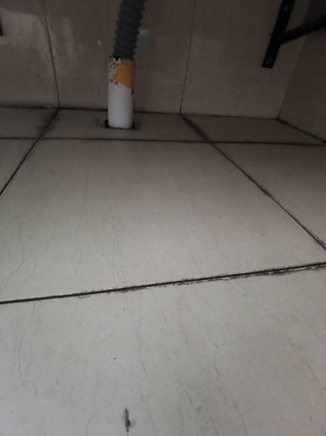恒大帝景地面砖缝清理