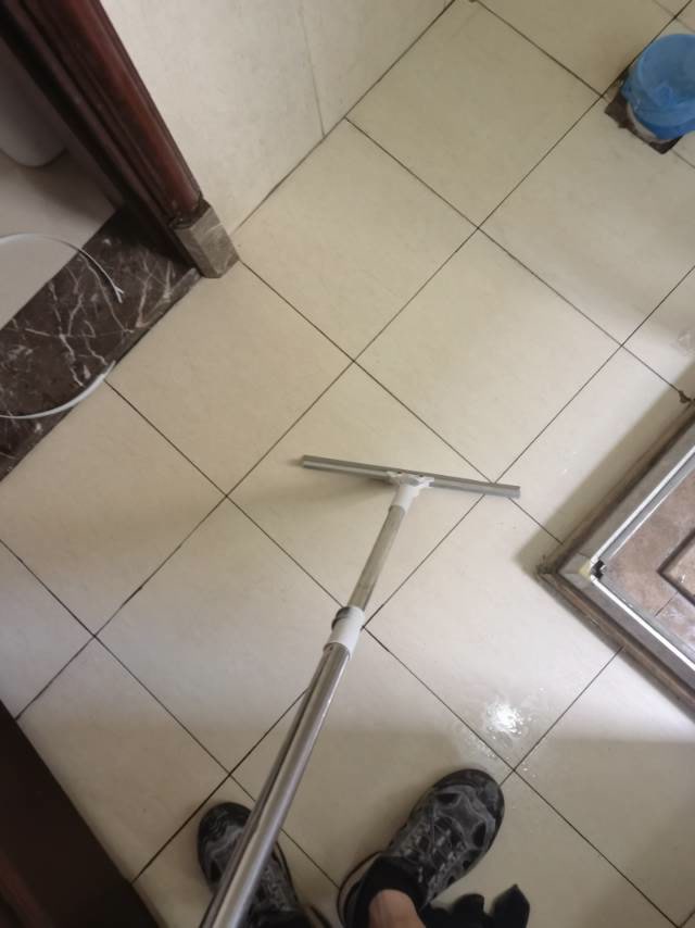 恒大帝景免砸砖防水处理