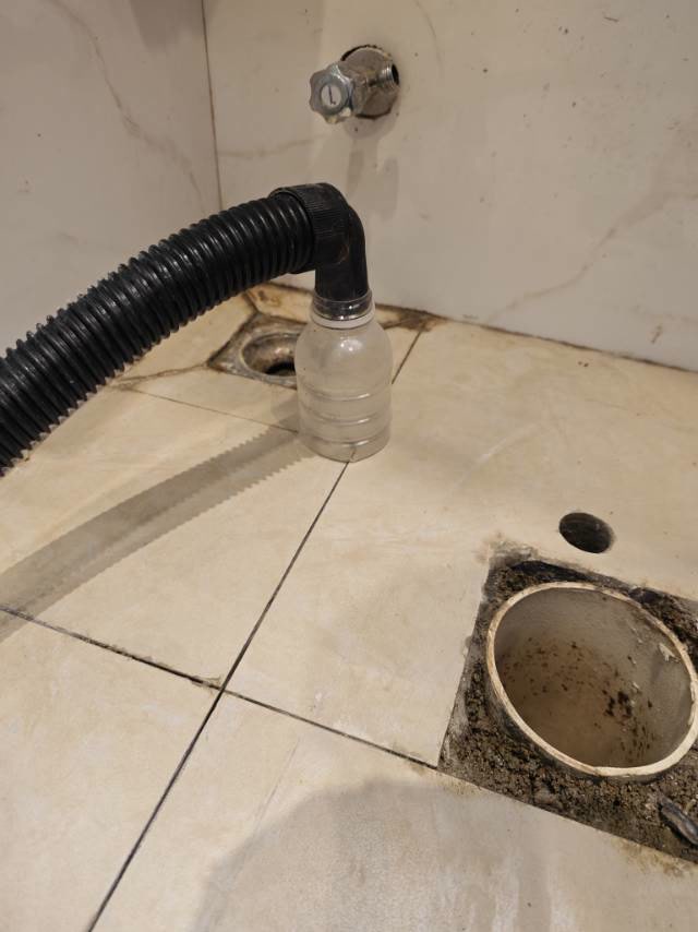 恒大御景1期砂灰层抽排积水