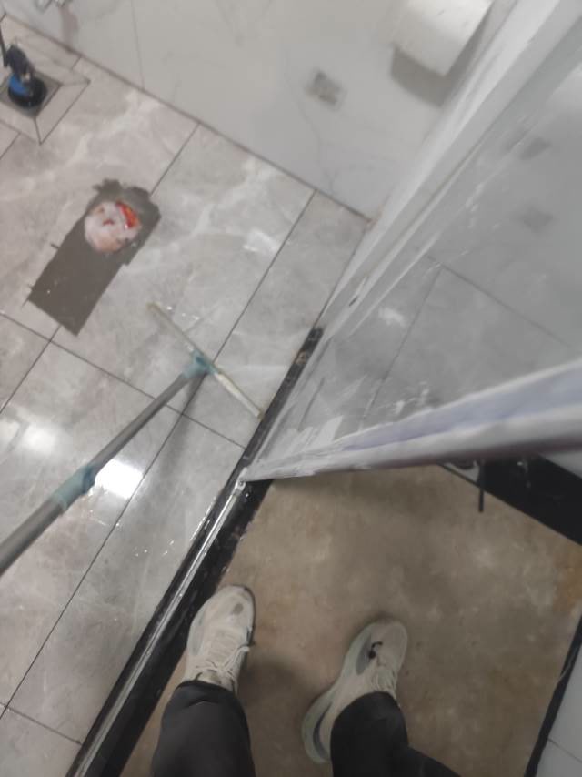 花样年家天下11栋：地面防水施工状态