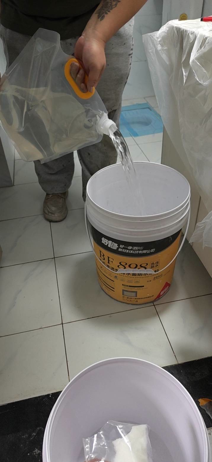 光荣西路：防水材料施工准备