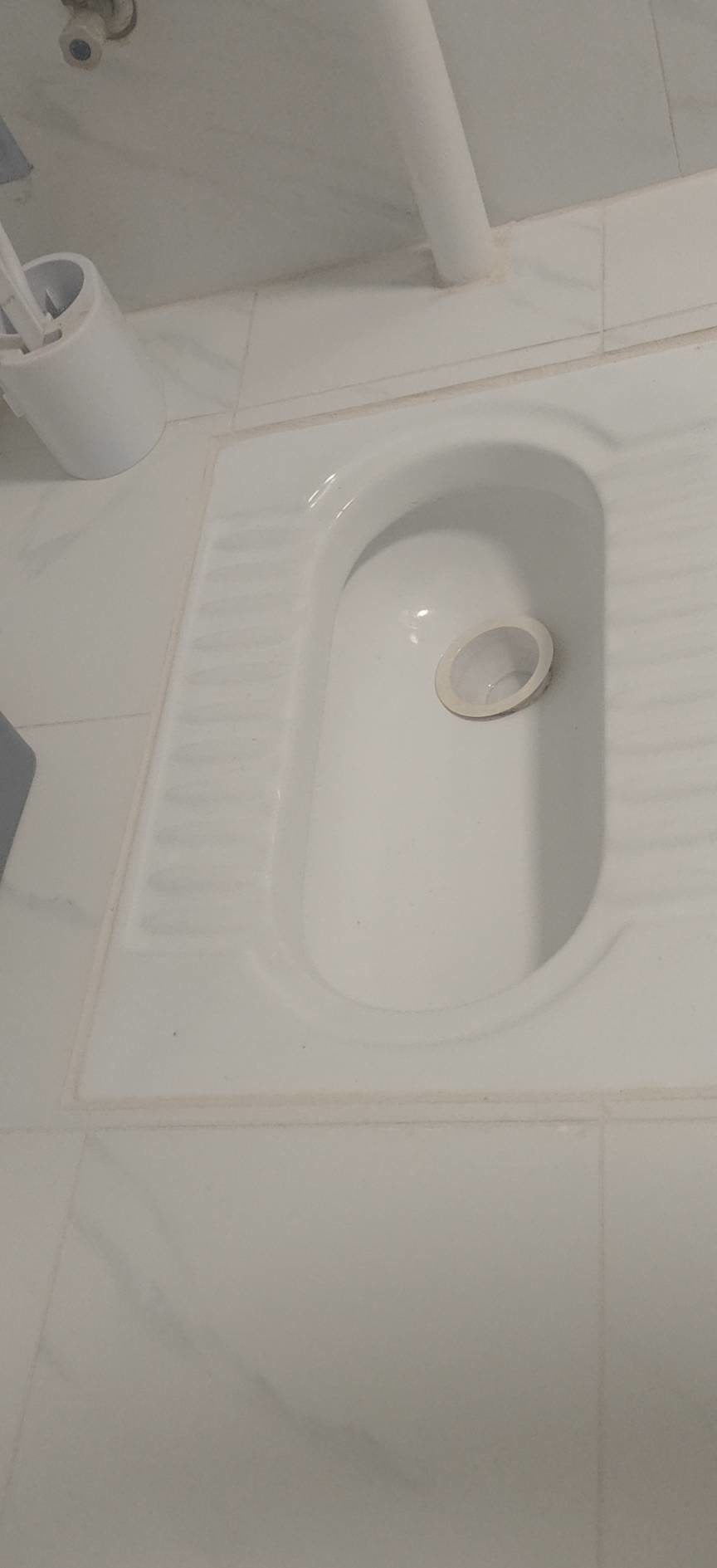 光荣西路：蹲便器收口状态