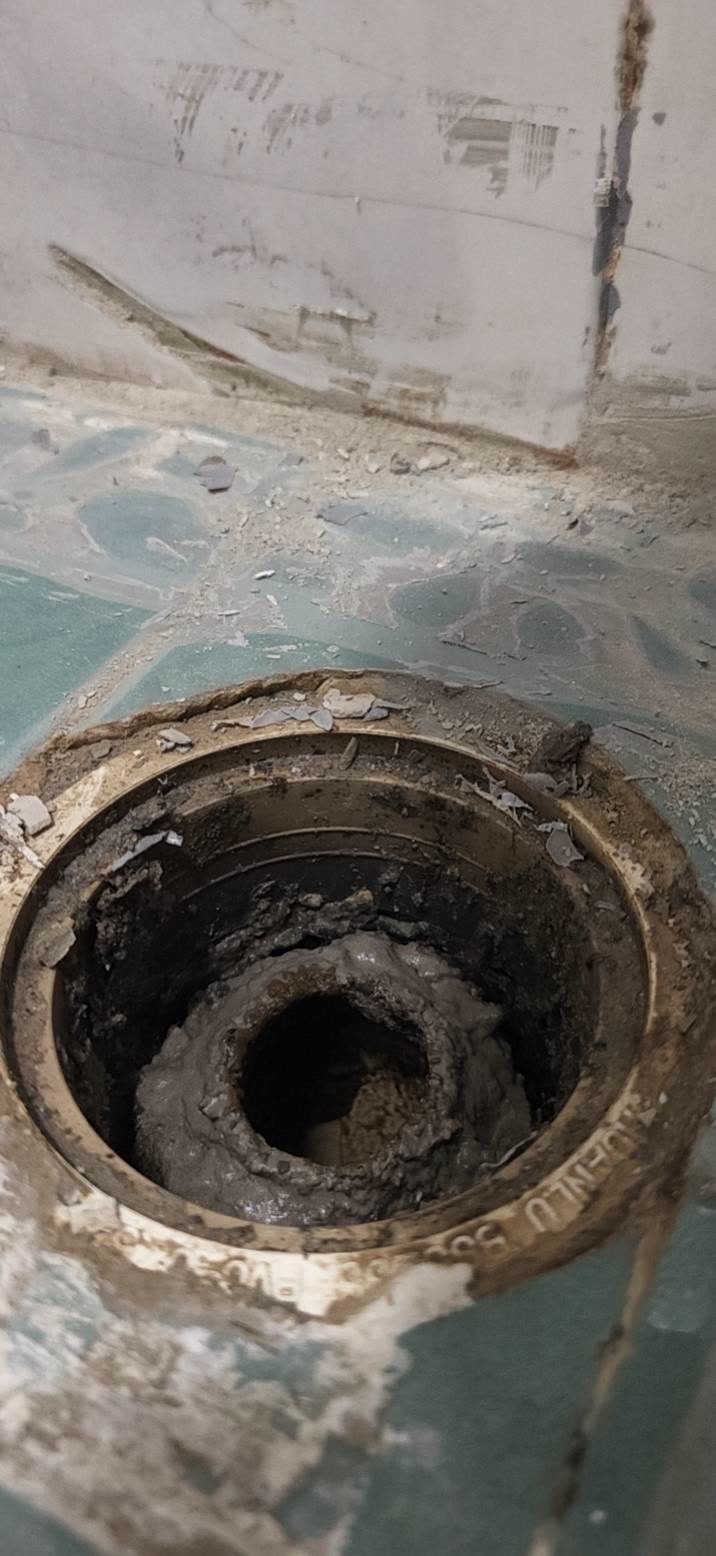 海滨西区：地漏连接处检查