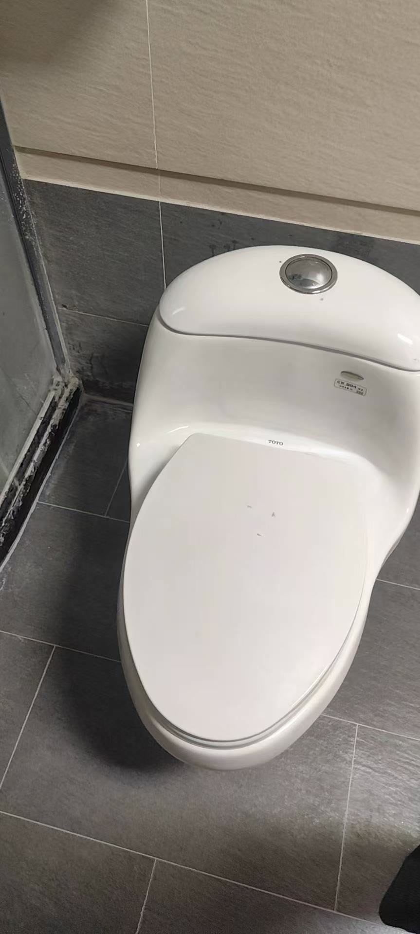 人居东苑小区马桶根部完成