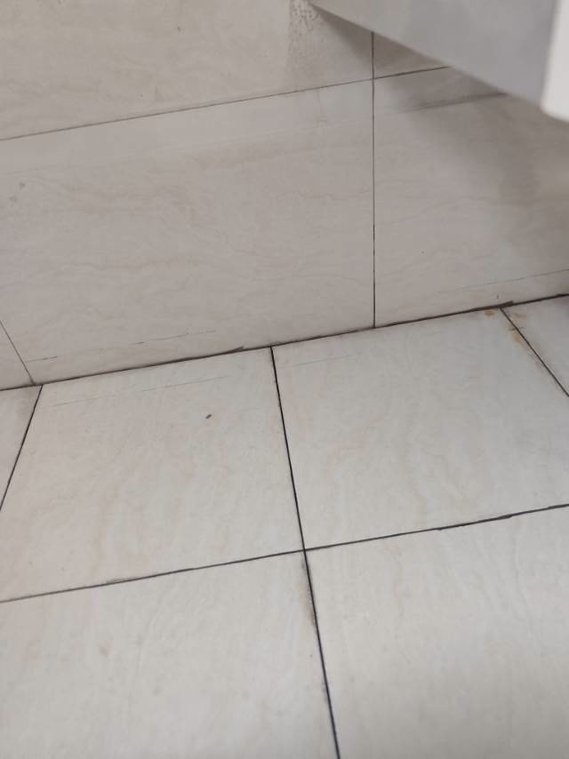 新城风情：清理后的砖缝
