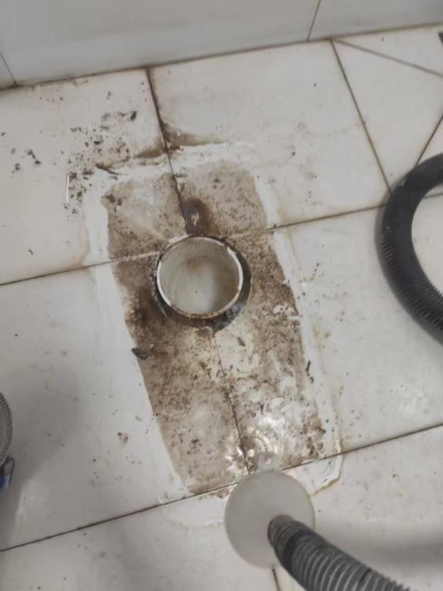 望江锦苑马桶根部检查