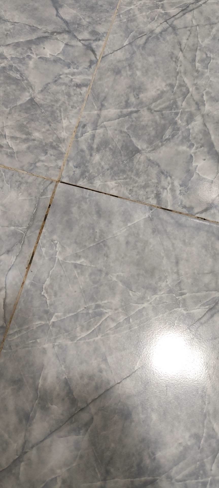 炜岸城三期瓷砖缝开裂