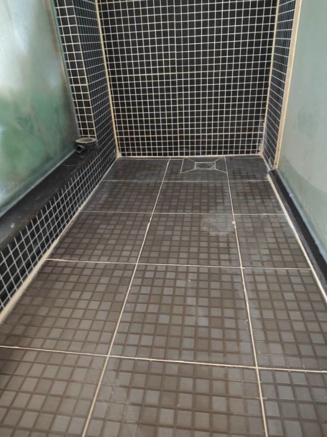 红牌楼长益商业寓所:淋浴区完工状态