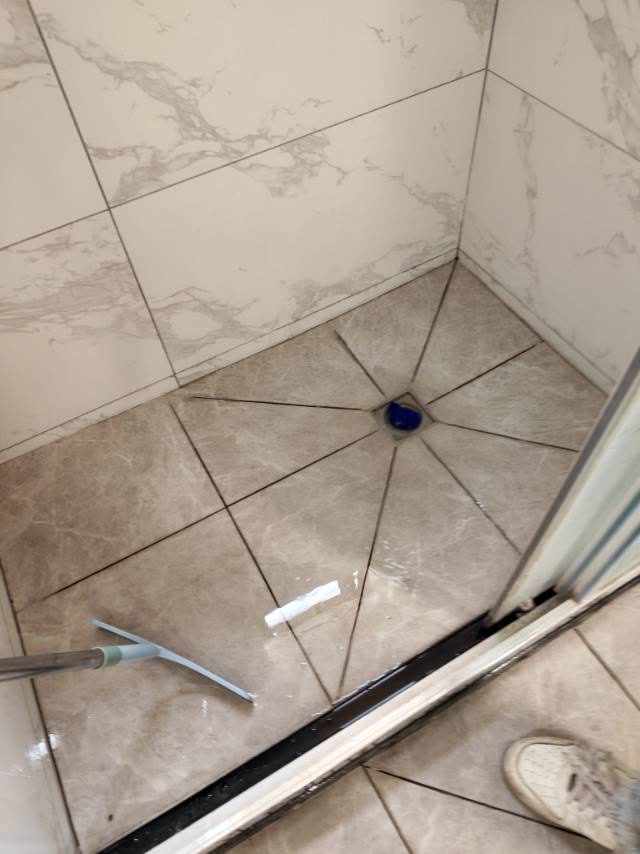 东骏湖景湾：淋浴区施工状态