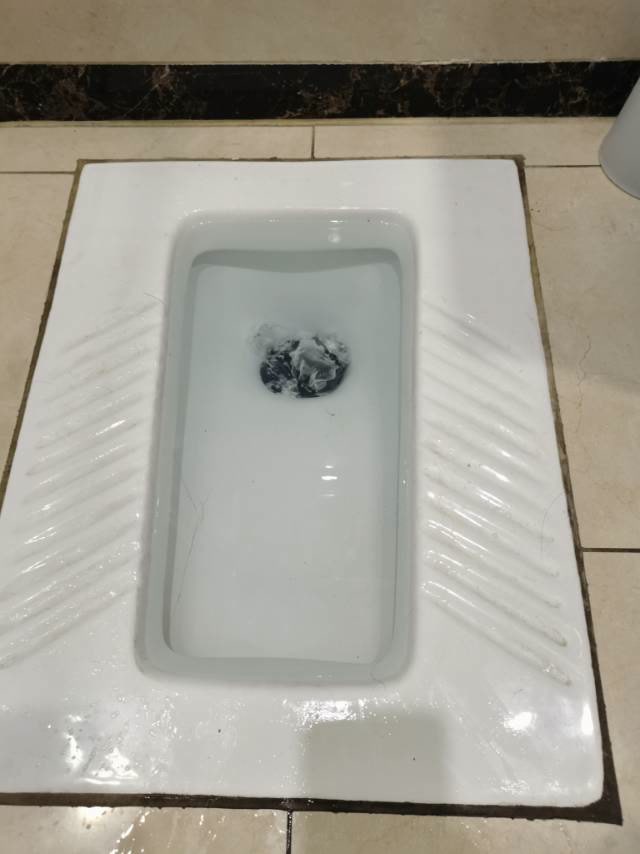御景湾蹲便器周边检查